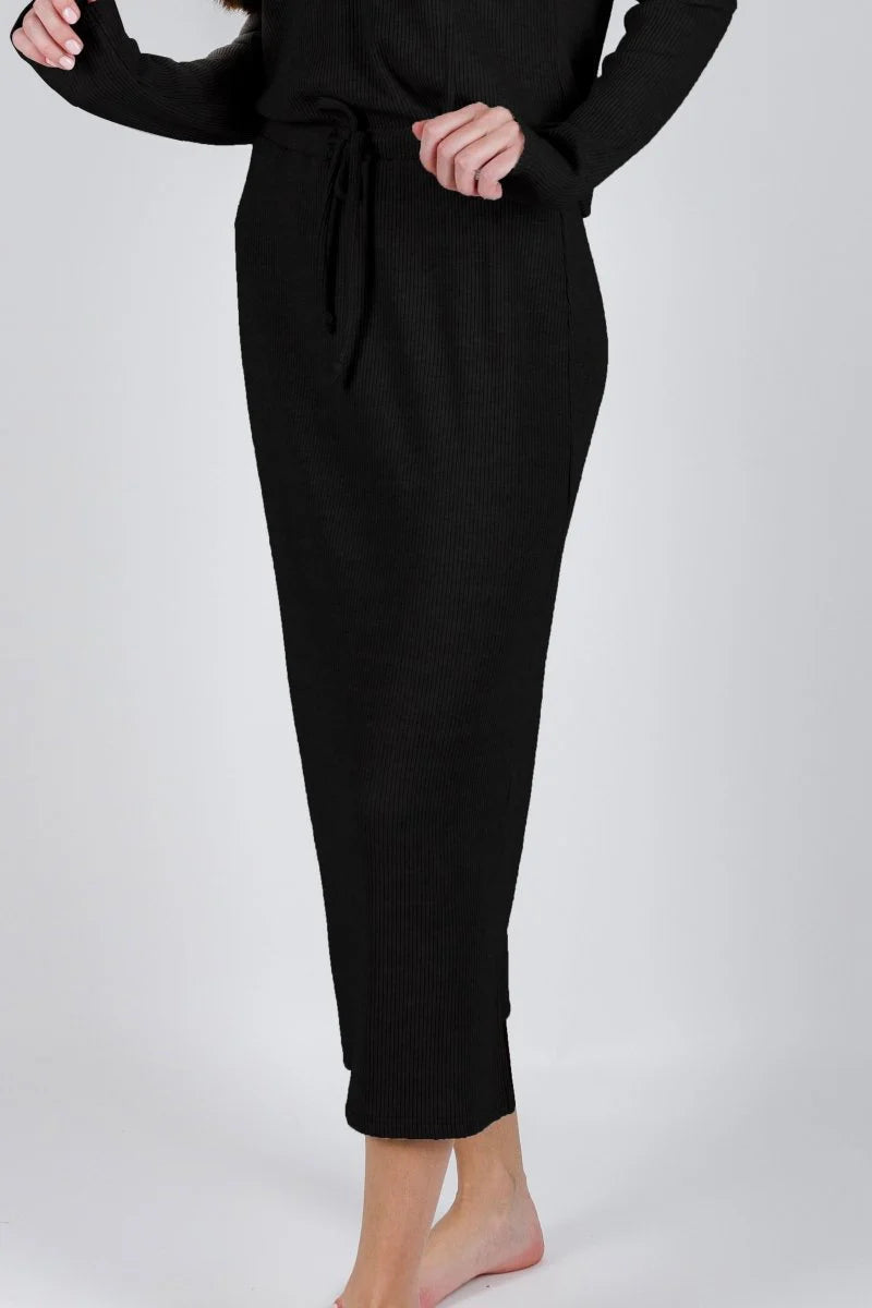 callie-skirt-black-skirt-yakira-bella-429209.webp