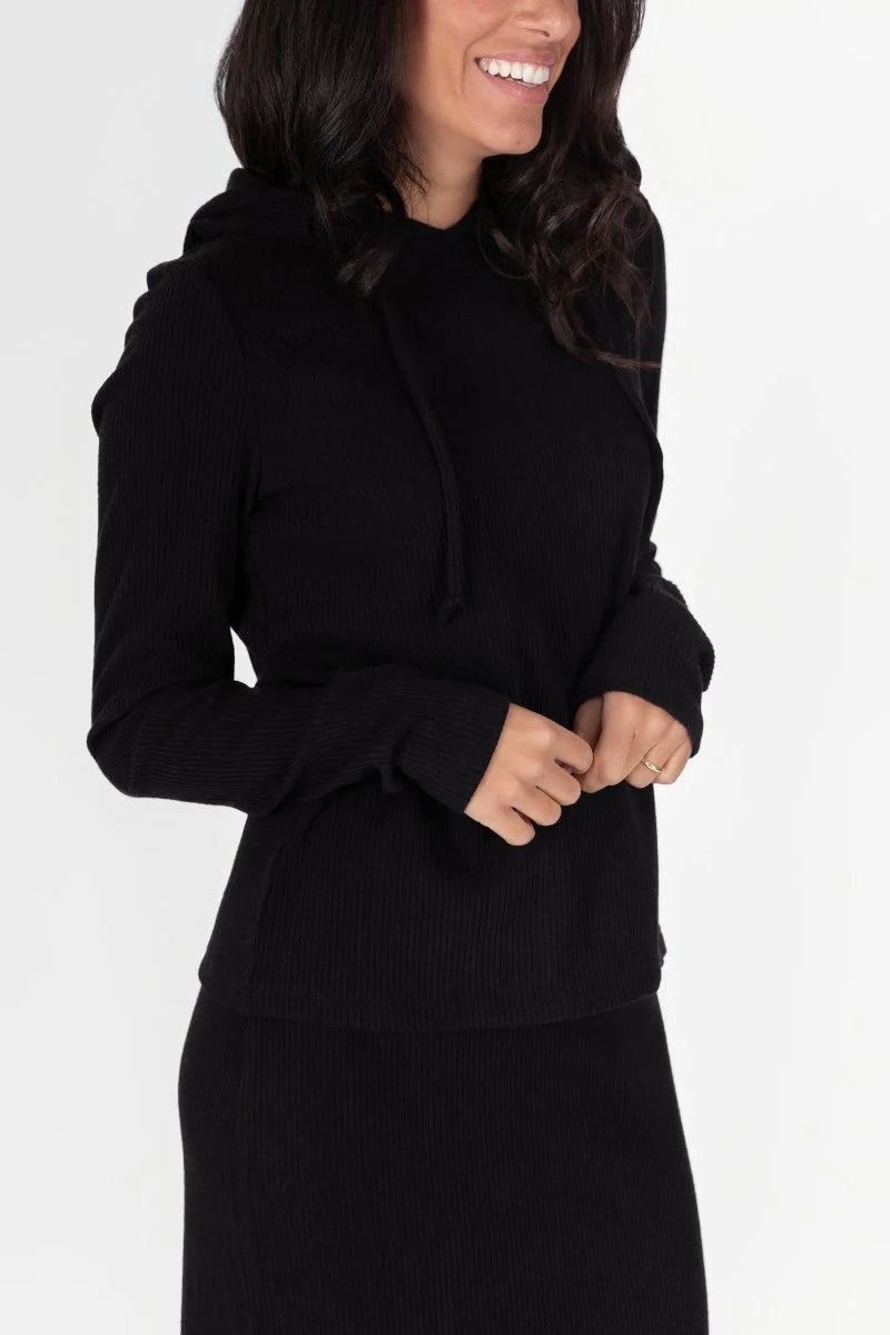 callie-top-black-top-yakira-bella-115091.webp