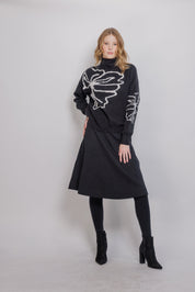 25645- OVERSIZED FLOWER SWEATER