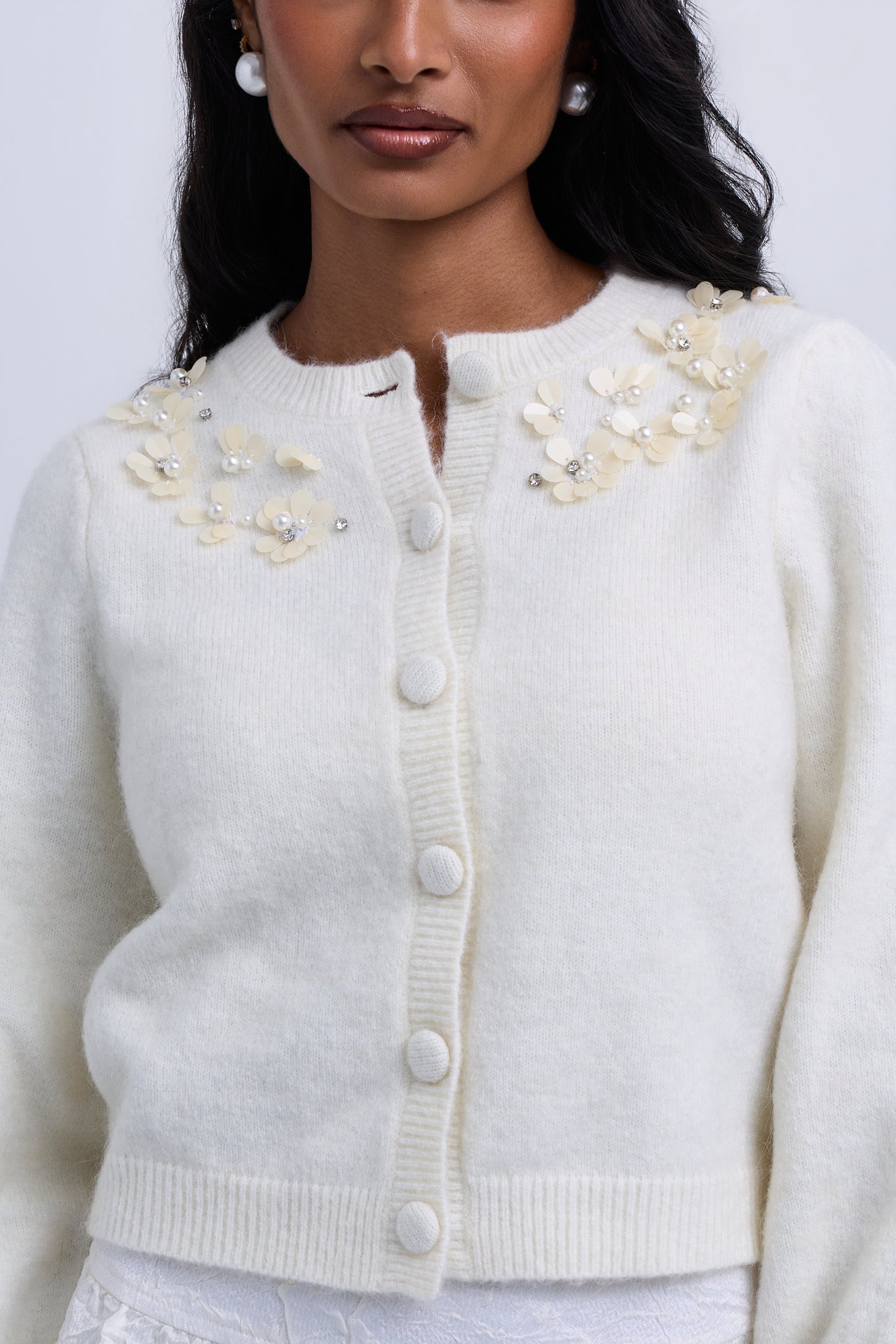 Cropped knit cardigan with floral embellishments