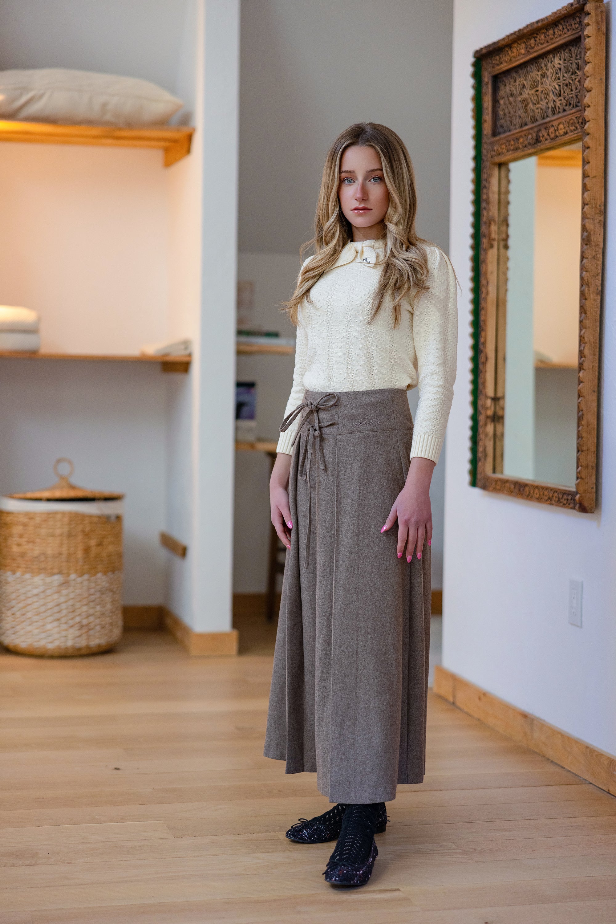 Teen Cream Kerchief Logo Sweater