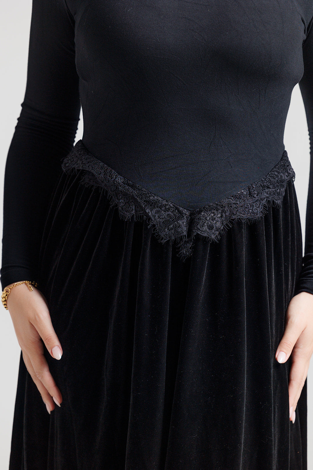 Velvet Lace V Maxi - Black