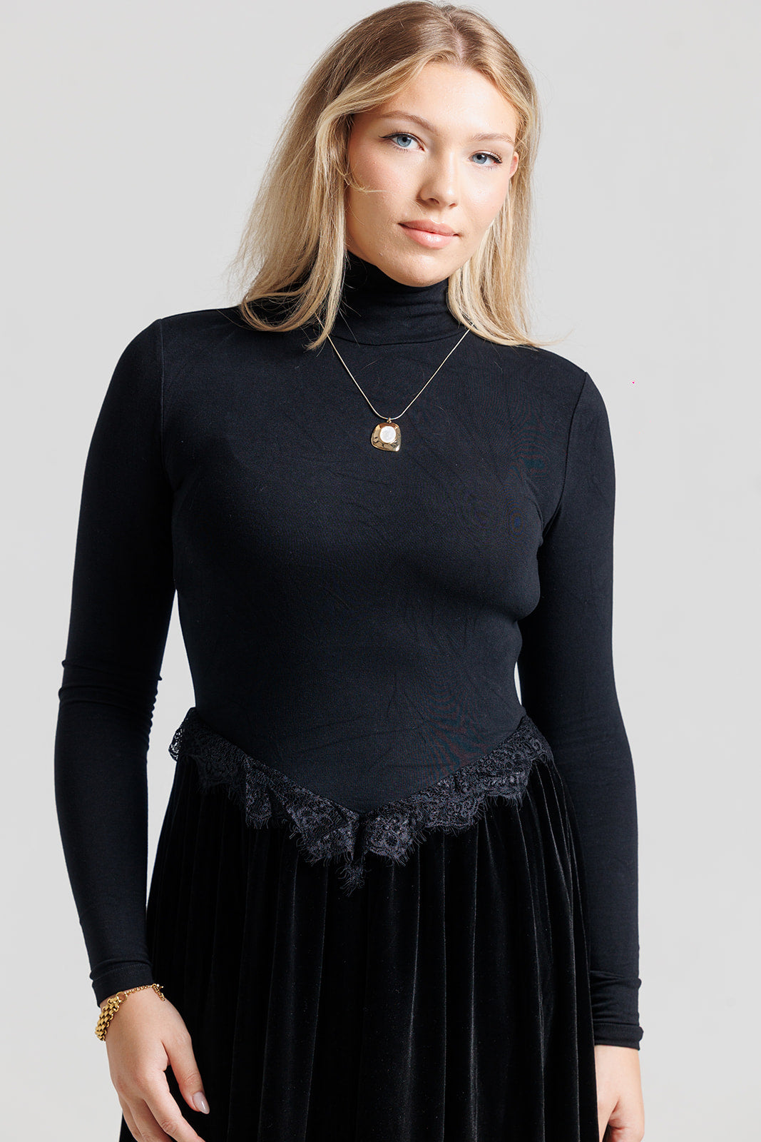 Velvet Lace V Maxi - Black