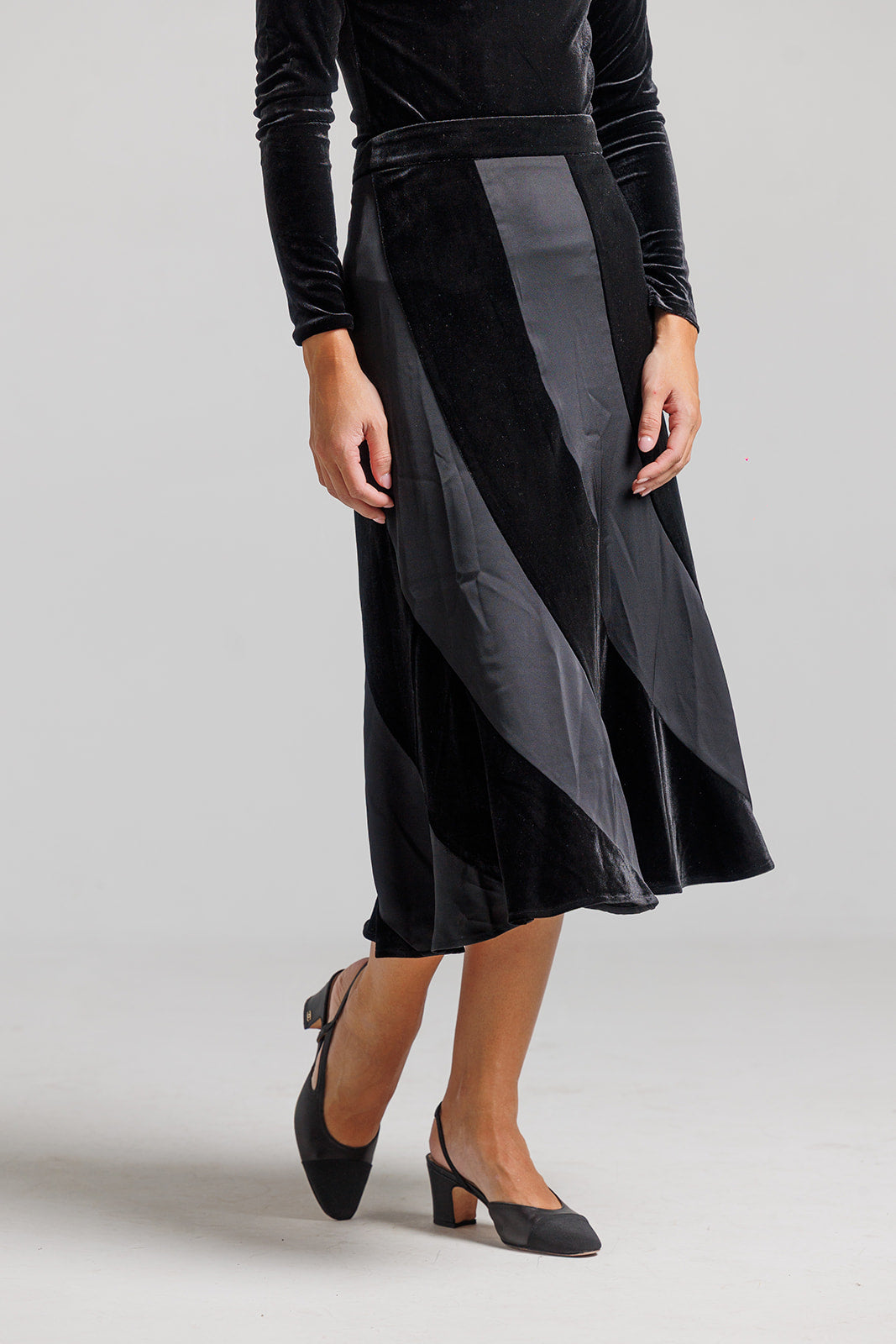 Velvet Linear Skirt - Black