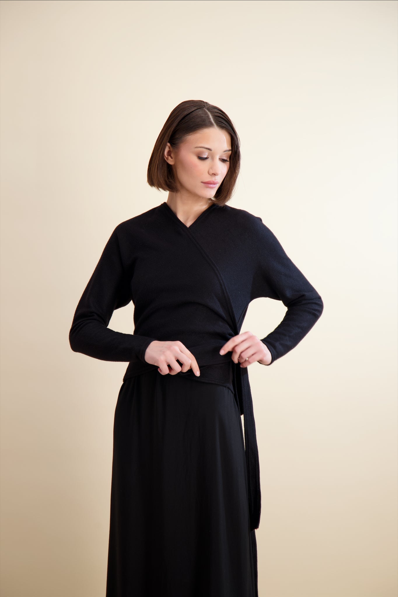 42214A_WRAPOVERLAYMAXIBLACK_1_pashmina_19.jpg