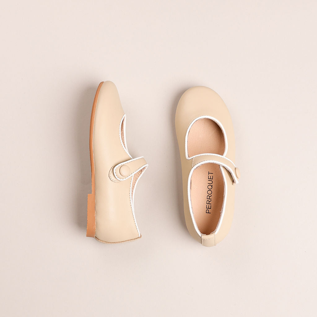 Round front mary jane with contrast piping | Beige/White