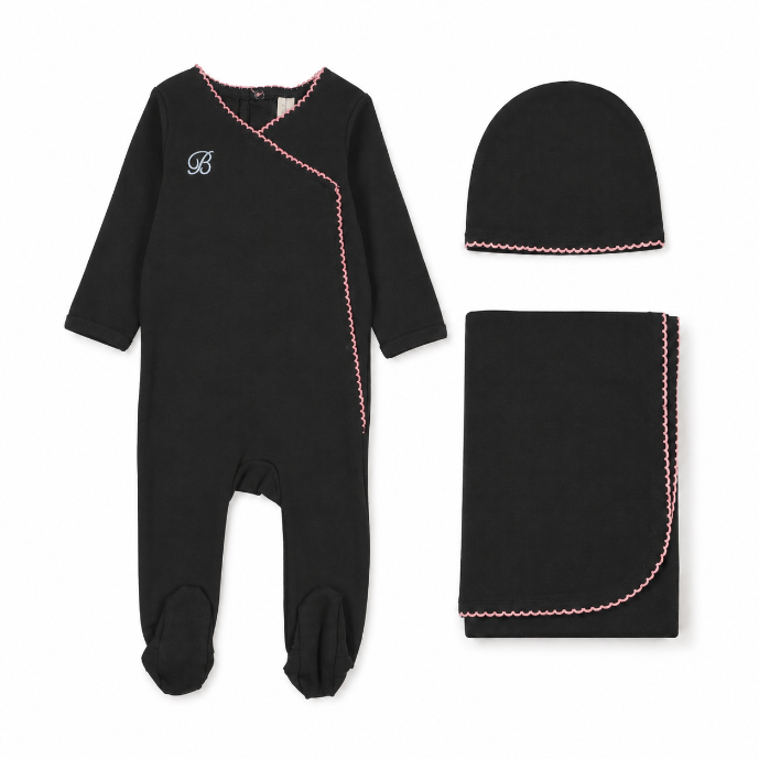 Piped Scalloped Layette Set