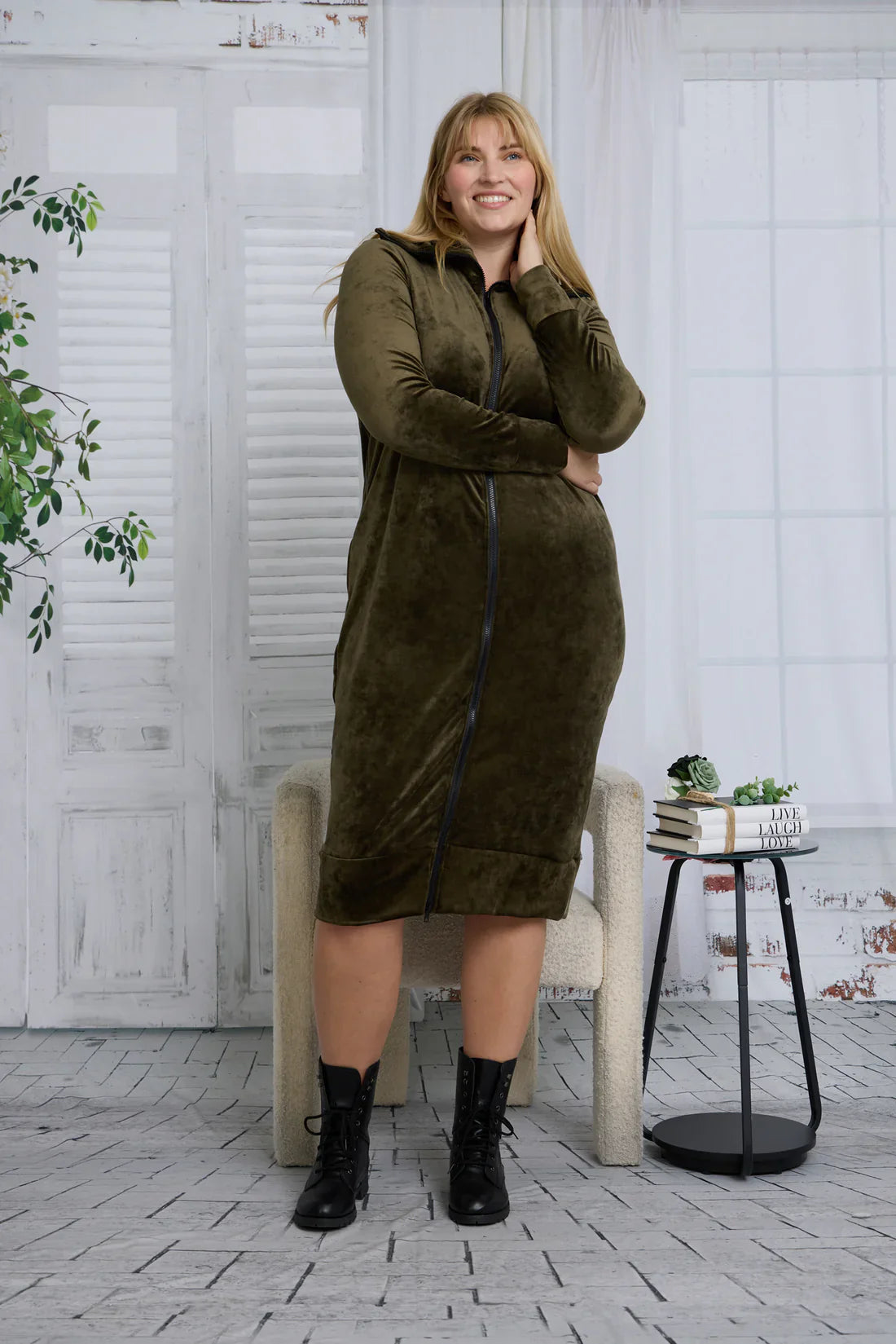 CONNIE VELVET DRESS PLUS