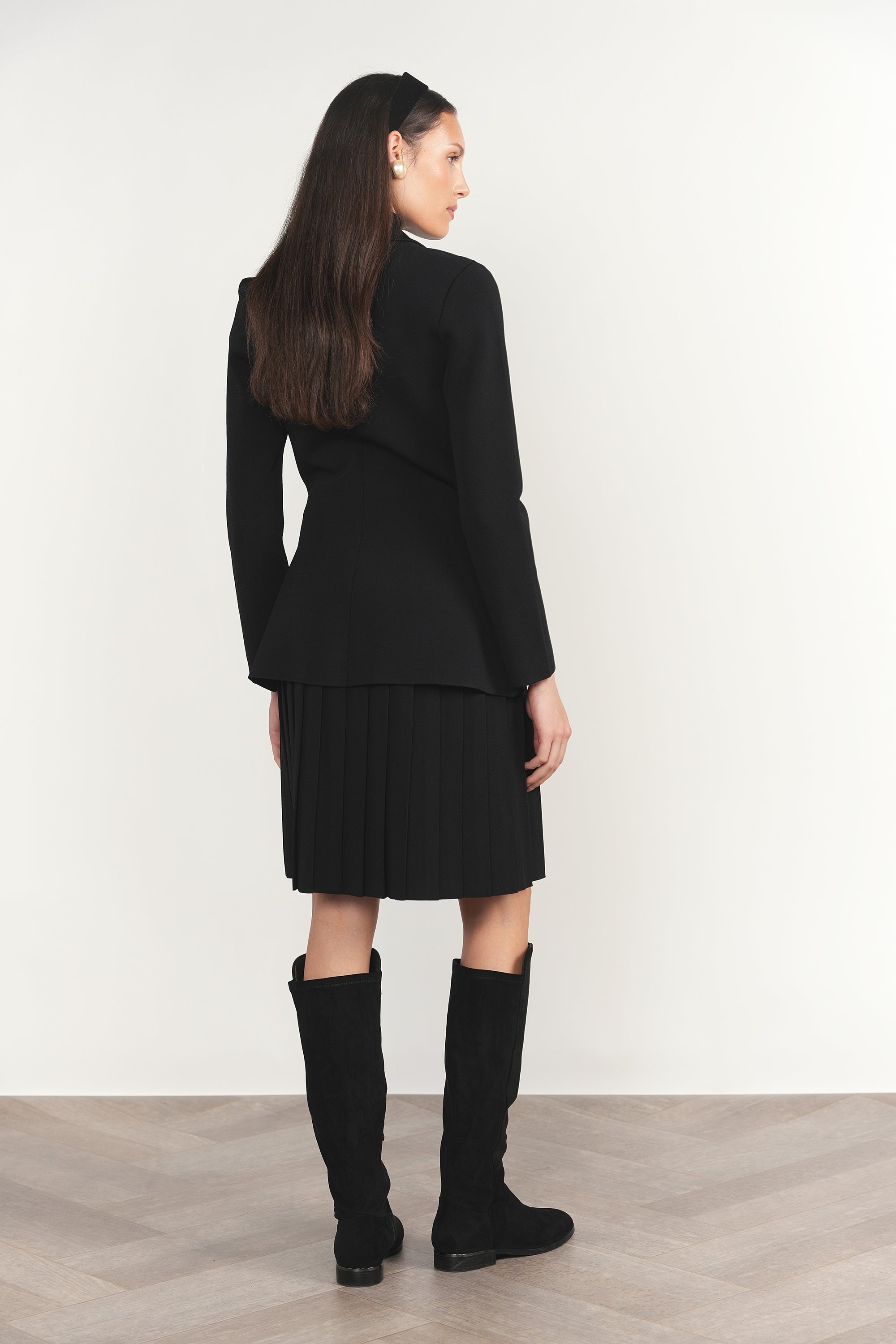 Neva Blazer in Black