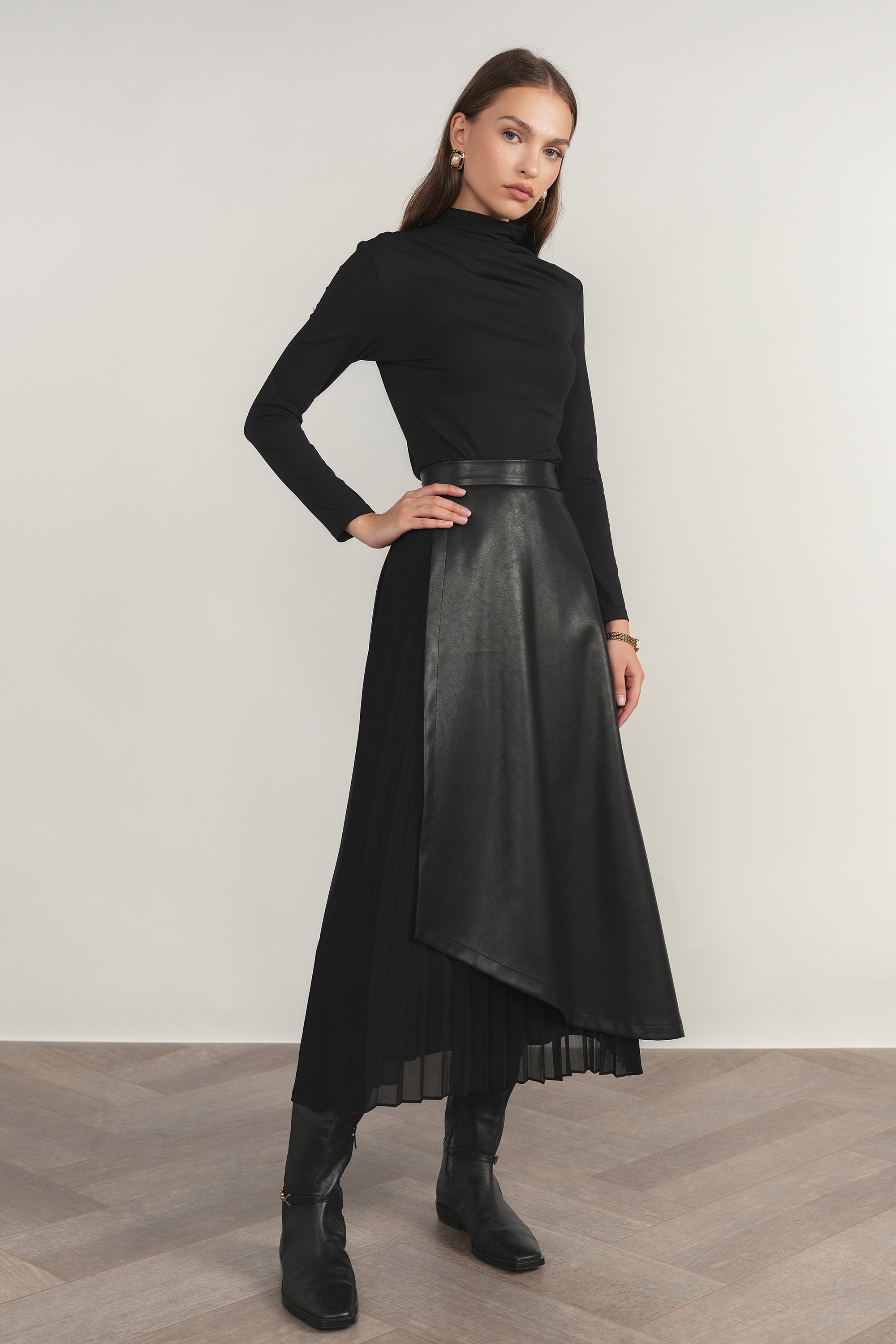 Erne Leather Skirt in Black