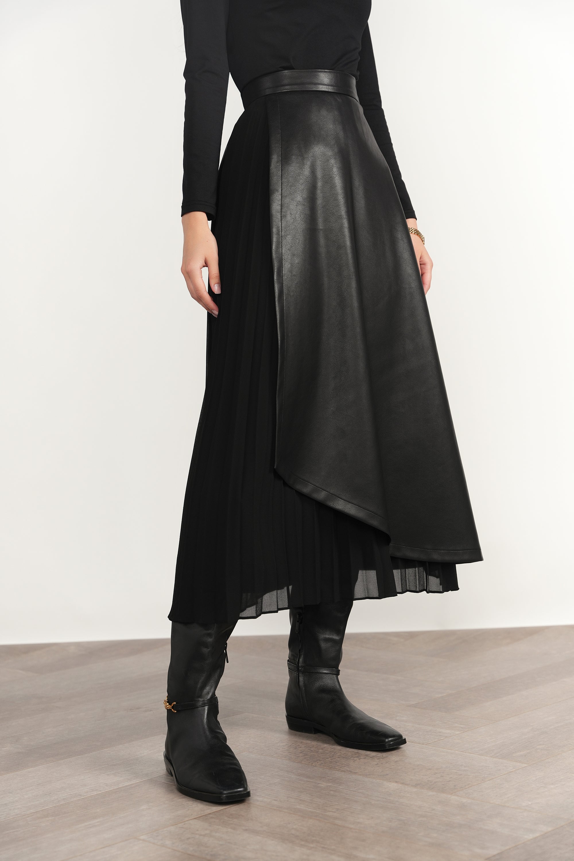Erne Leather Skirt in Black