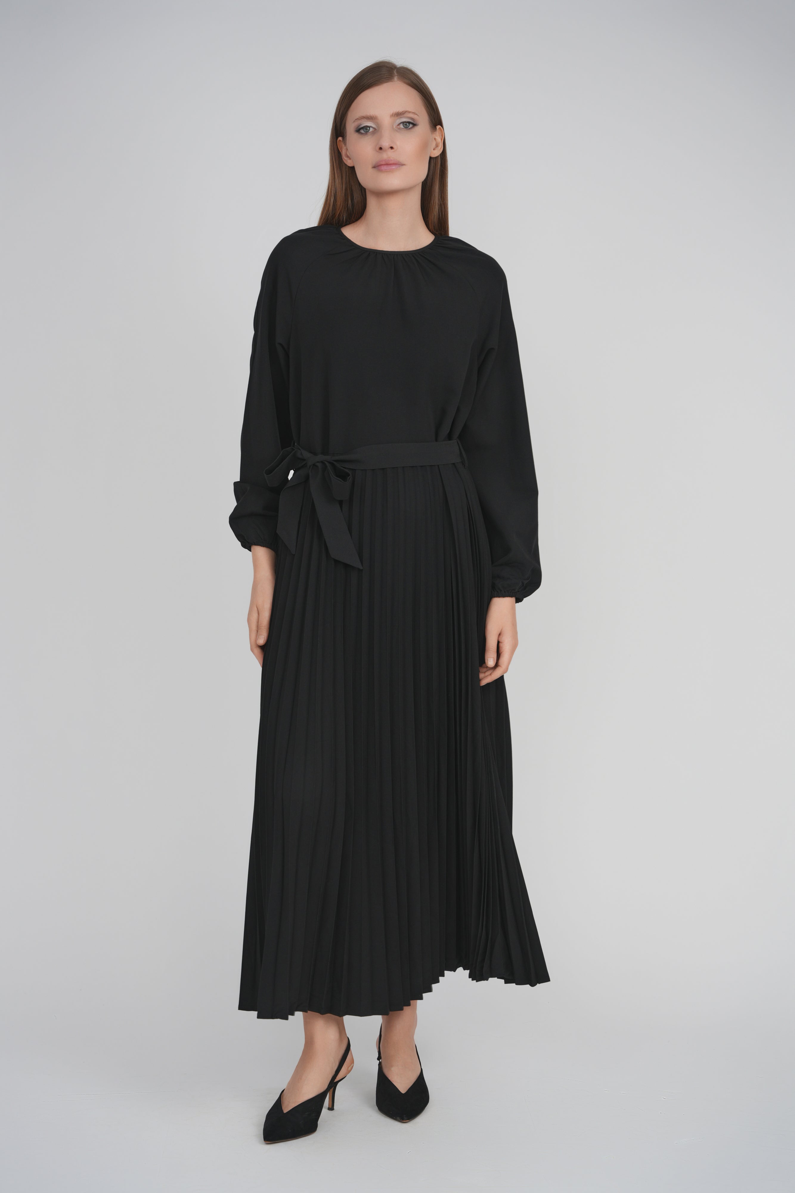 BELTED PLEAT DRESS (BLACK)