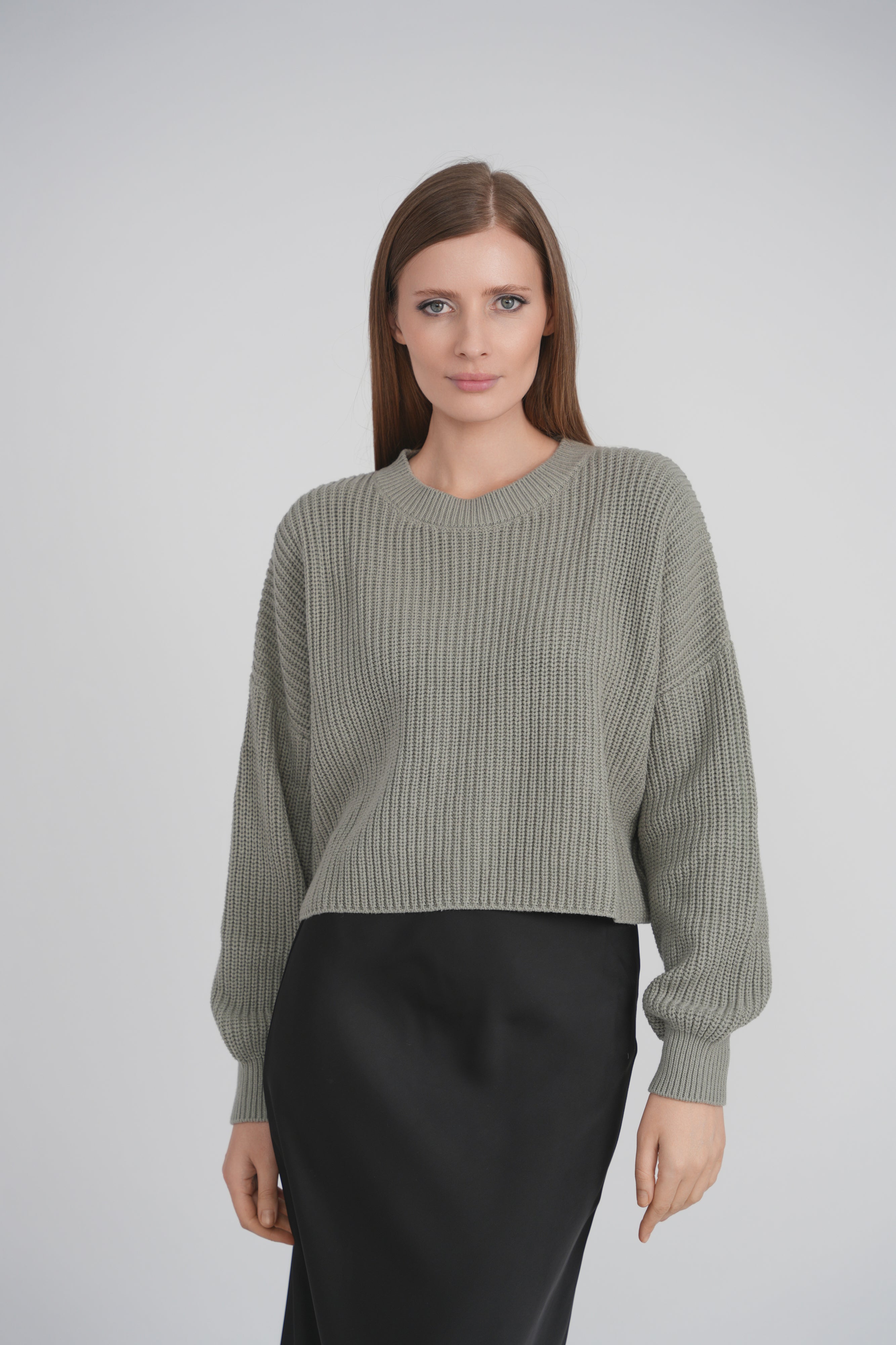 CROPPED KNIT SWEATER (GREY)