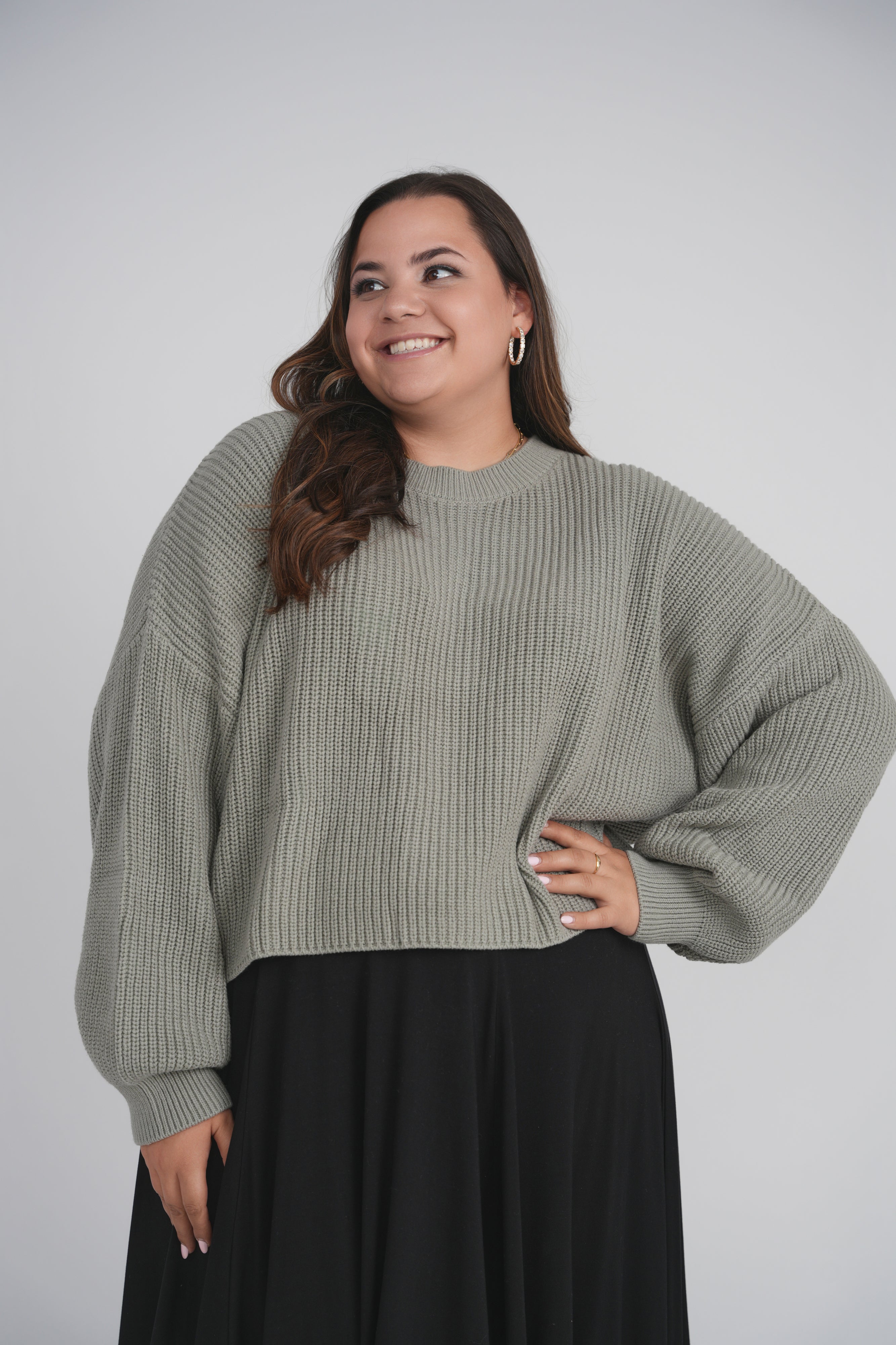 CROPPED KNIT SWEATER (GREY)