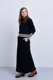 Boxy Sweatshirt with Striped Neck Cuffs and Bottom Band