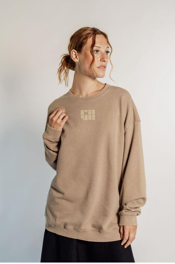 DENIM WASH CREW IN TAN