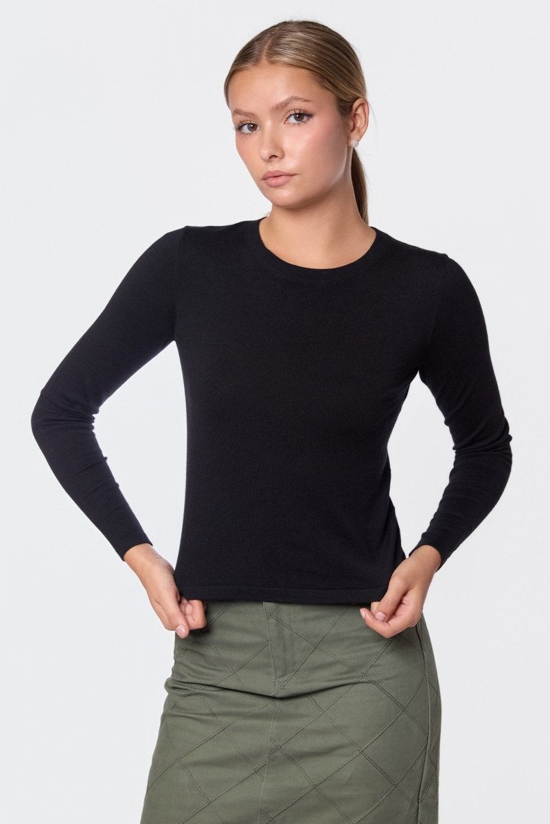 ingrid-top-black-top-yakira-bella-5518983_e372eb64-dfcd-4902-b8d3-ba3d18fef86d.jpg