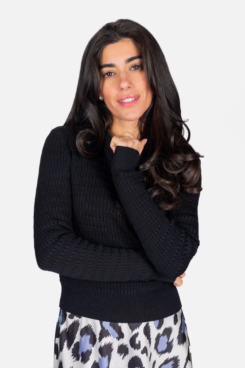 paige-top-black-top-yakira-bella-987328_cc34d9bd-72e1-4210-9ad4-07840581fb92.webp