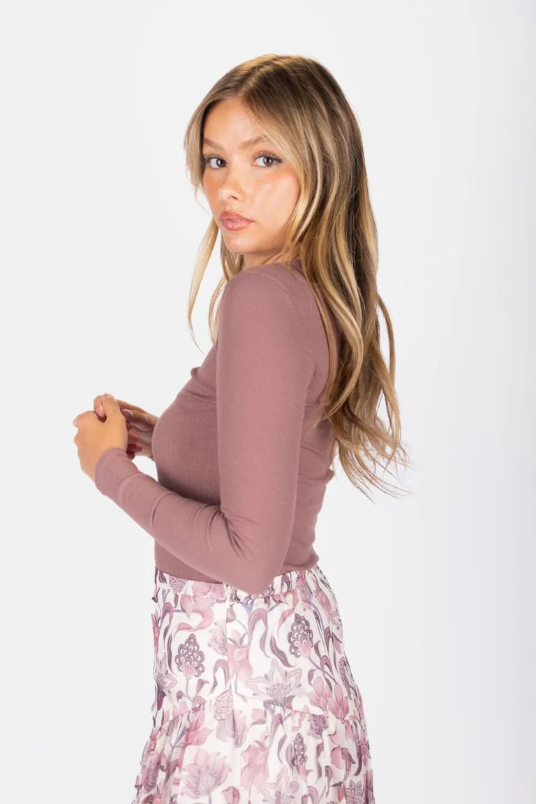 renee-tee-red-brown-top-yakira-bella-5669321.webp